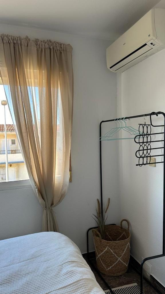 Playa De Los Naufragos Cozy Apartment With Pool Torrevieja Luaran gambar